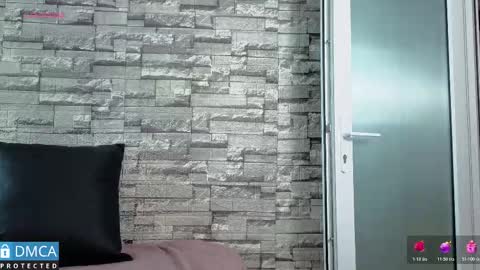 lia summer1 online show from January 17, 2026, 6:44 pm