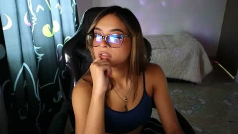Snapshot of lia_varel chatting on July 8, 2026, 9:30 pm lia_varel online show from July 8, 2026, 9:30 pm