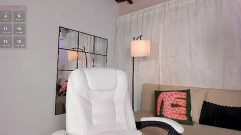 Snapshot of liaamoon_ chatting on June 18, 2026, 12:20 pm Lia online show from June 18, 2026, 12:20 pm