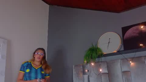 Snapshot of liaamoretti__ chatting on July 4, 2026, 2:40 am L I A online show from July 4, 2026, 2:40 am