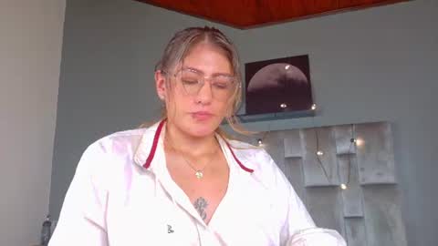 Snapshot of liaamoretti__ chatting on July 7, 2026, 7:23 am L I A online show from July 7, 2026, 7:23 am