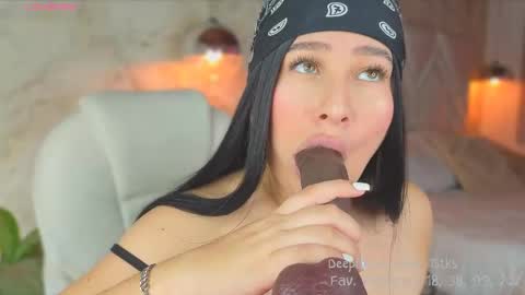 Lia Cox online show from February 28, 2025, 5:37 am