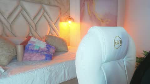 Lia Cox online show from April 1, 2026, 3:07 am