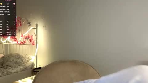 Lia  online show from October 14, 2025, 9:43 am