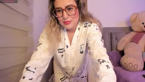 Lia  online show from December 17, 2025, 1:00 am