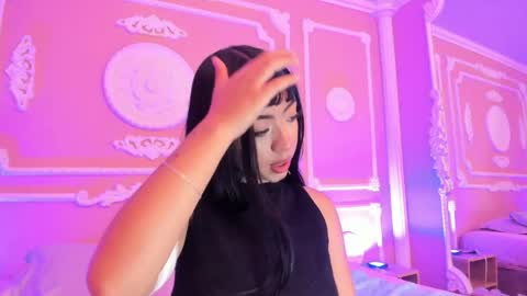 Lia lovet online show from April 15, 2026, 7:58 pm