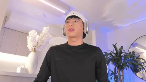 Snapshot of liam_055 chatting on February 25, 2026, 1:15 am Liam online show from February 25, 2026, 1:15 am