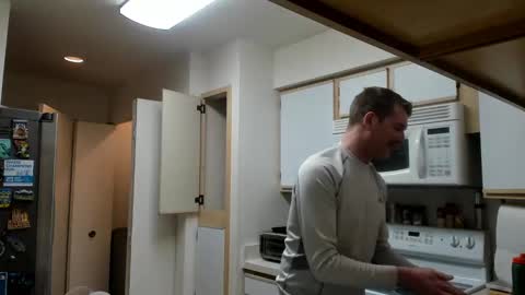 Snapshot of liam_1985 chatting on January 23, 2025, 1:51 am Liam online show from January 23, 2025, 1:51 am