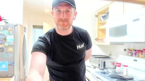 Snapshot of liam_1985 chatting on February 26, 2025, 2:37 am Liam online show from February 26, 2025, 2:37 am