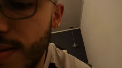 LIAM KLEIN online show from April 17, 2026, 11:13 am