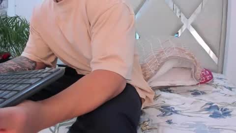 Call me Lian online show from March 3, 2026, 12:11 pm