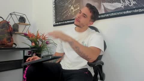 Liam online show from January 27, 2025, 3:07 pm