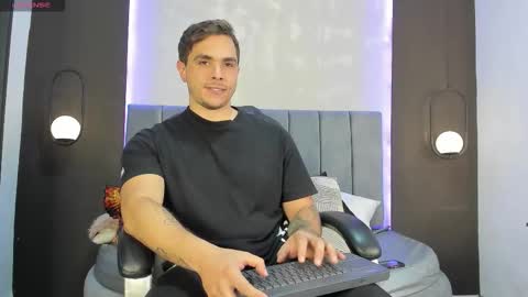 Liam online show from October 20, 2025, 9:15 pm