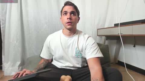 Liam online show from October 30, 2025, 4:03 am