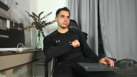 Liam online show from November 30, 2025, 10:47 pm