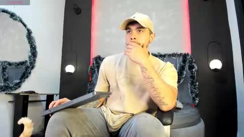 Liam online show from December 19, 2025, 7:32 pm