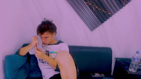 liam_york online show from April 15, 2026, 4:52 am