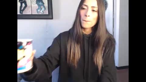 Lia Miller online show from December 6, 2024, 12:27 pm