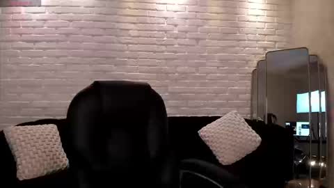 Liam online show from September 17, 2025, 4:14 am