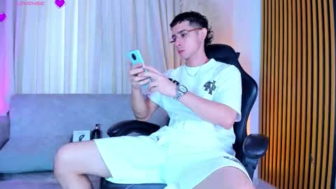 Snapshot of liamvegaa_ chatting on February 15, 2026, 2:47 pm Liam online show from February 15, 2026, 2:47 pm