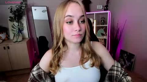 Snapshot of lianabright chatting on June 9, 2026, 2:01 am Liana online show from June 9, 2026, 2:01 am