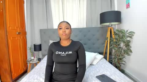 Lianasmith online show from April 5, 2026, 1:52 pm