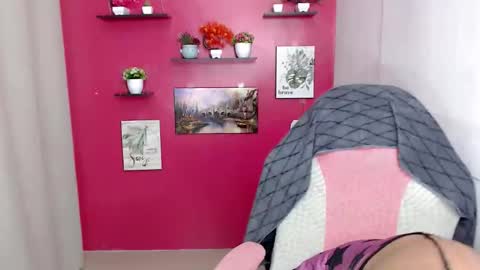 Snapshot of liane_mei chatting on April 24, 2026, 12:07 pm Liane online show from April 24, 2026, 12:07 pm