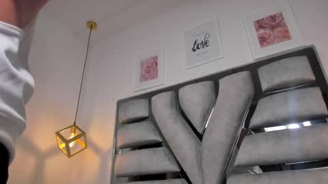 lianfox_ online show from April 20, 2026, 12:41 pm