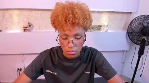 Snapshot of liannadixon chatting on December 12, 2024, 2:22 pm LiannaDixon online show from December 12, 2024, 2:22 pm