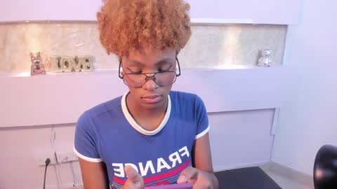 Snapshot of liannadixon chatting on December 15, 2024, 2:59 pm LiannaDixon online show from December 15, 2024, 2:59 pm