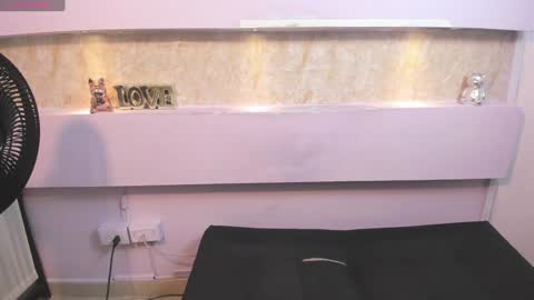 Snapshot of liannadixon chatting on December 23, 2024, 2:28 pm LiannaDixon online show from December 23, 2024, 2:28 pm