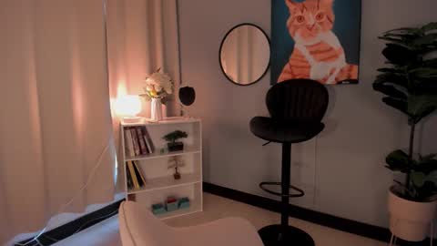 Lia online show from October 28, 2025, 12:30 pm