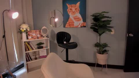 Lia online show from February 25, 2026, 1:32 pm