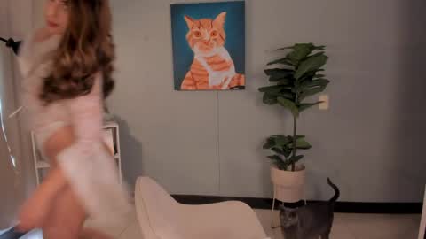 Lia online show from April 1, 2026, 1:52 pm