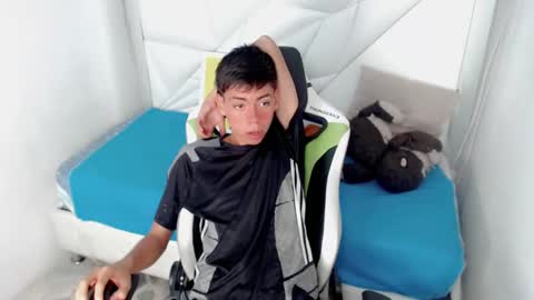 Snapshot of liarr_ chatting on February 9, 2026, 8:02 pm LIAR online show from February 9, 2026, 8:02 pm