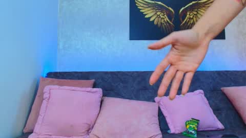 liaross online show from February 17, 2025, 8:15 pm