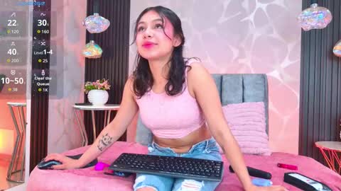 Lia online show from December 5, 2025, 7:10 pm