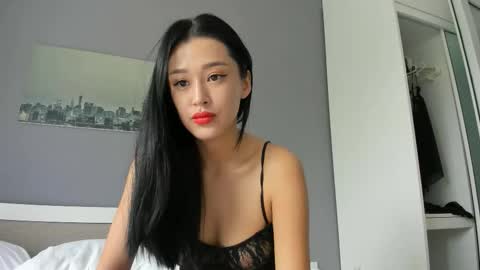 Lia online show from November 12, 2025, 4:02 am