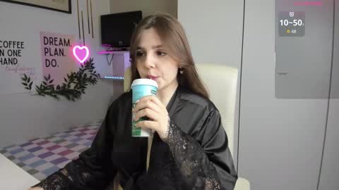 Lia online show from October 5, 2025, 1:31 pm