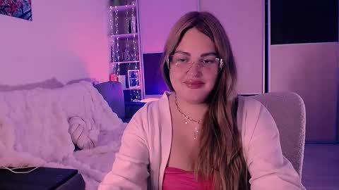 libra_mia online show from September 24, 2025, 2:26 am