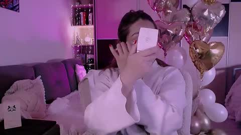 libra_mia online show from October 14, 2025, 4:24 am