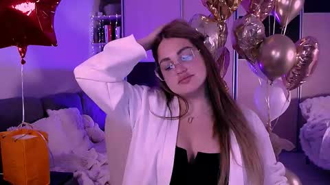 libra_mia online show from October 15, 2025, 5:07 am