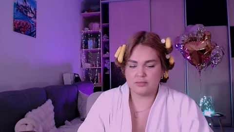 libra_mia online show from November 12, 2025, 3:01 pm