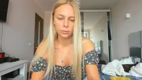 Snapshot of library_girl chatting on July 19, 2026, 9:24 am Anna online show from July 19, 2026, 9:24 am