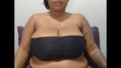 lickabletash98 online show from February 6, 2025, 12:05 pm