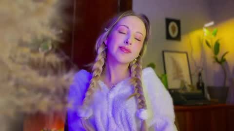 Snapshot of lierie chatting on February 17, 2026, 5:08 pm its my birthday today so im offline but id be so happy if you felt like sending me a birthday love while im away online show from February 17, 2026, 5:08 pm