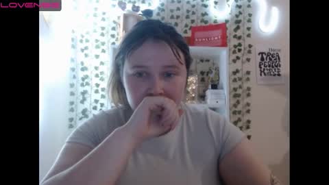 light_lunaa online show from January 14, 2025, 11:42 am