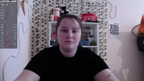 light_lunaa online show from February 4, 2025, 10:43 am