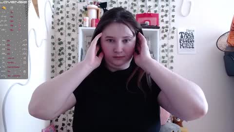 light_lunaa online show from February 7, 2025, 4:27 am