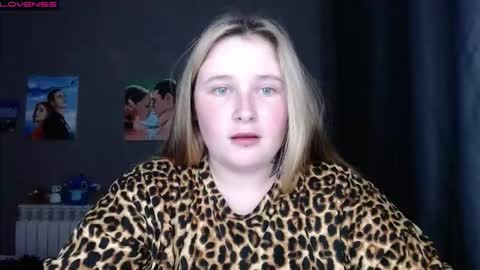 light_lunaa online show from September 17, 2025, 1:57 pm